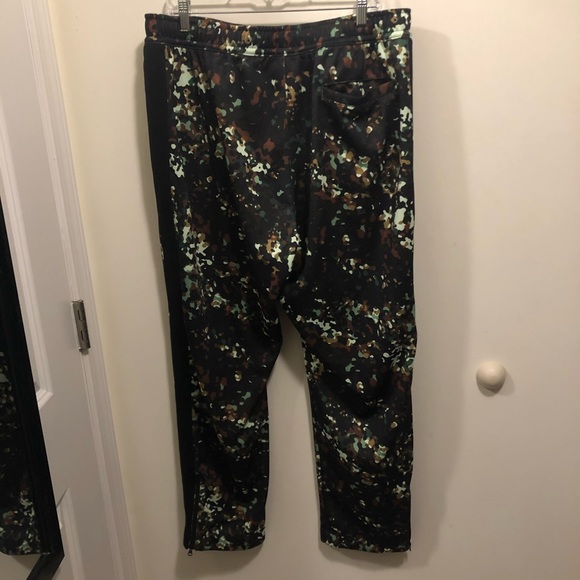 Camouflage Camo Nike Men’s Sweatpants - Picture 2 of 3